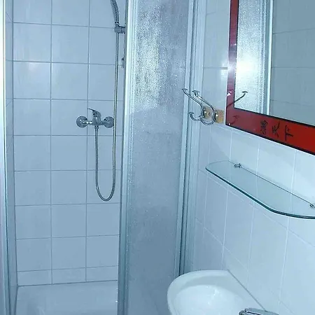 Park & Alex 4 2 Bathrooms 2 Kitchen