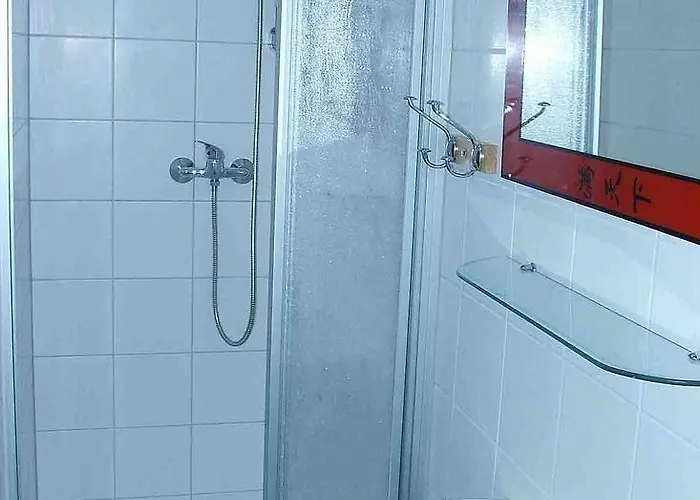 Park & Alex 4 2 Bathrooms 2 Kitchen