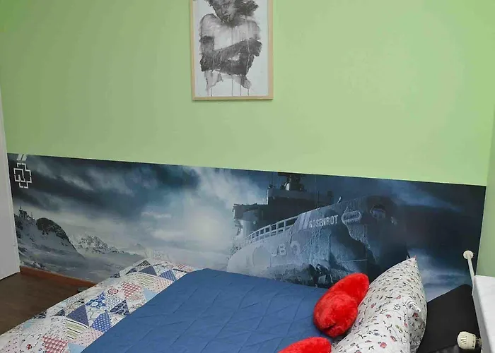 Park & Alex 4 2 Bathrooms 2 Kitchen アパート